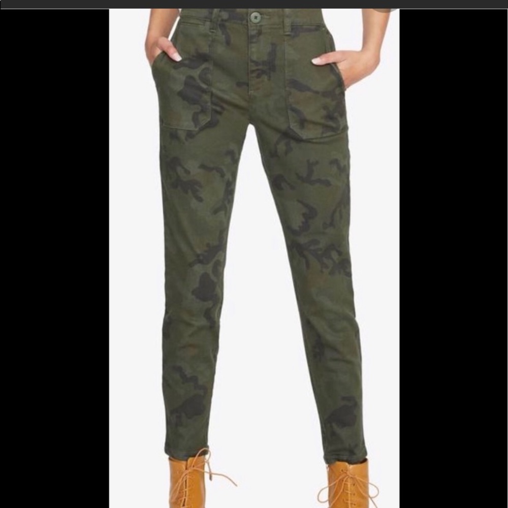 ⭐️Sanctuary Standard Surplus Camo Chino Pants